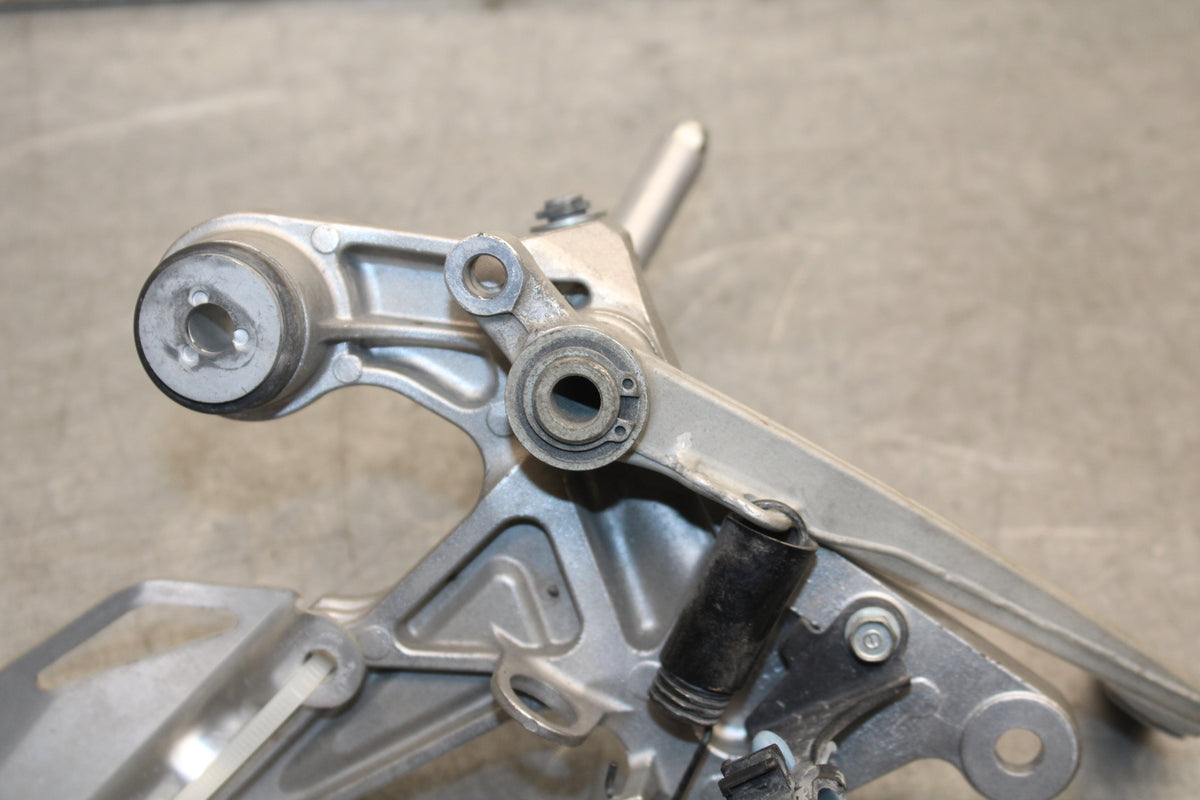 17-21 HONDA CBR1000RR SP RIGHT REARSET REAR SET DRIVER FOOT PEG REST STOP BB681