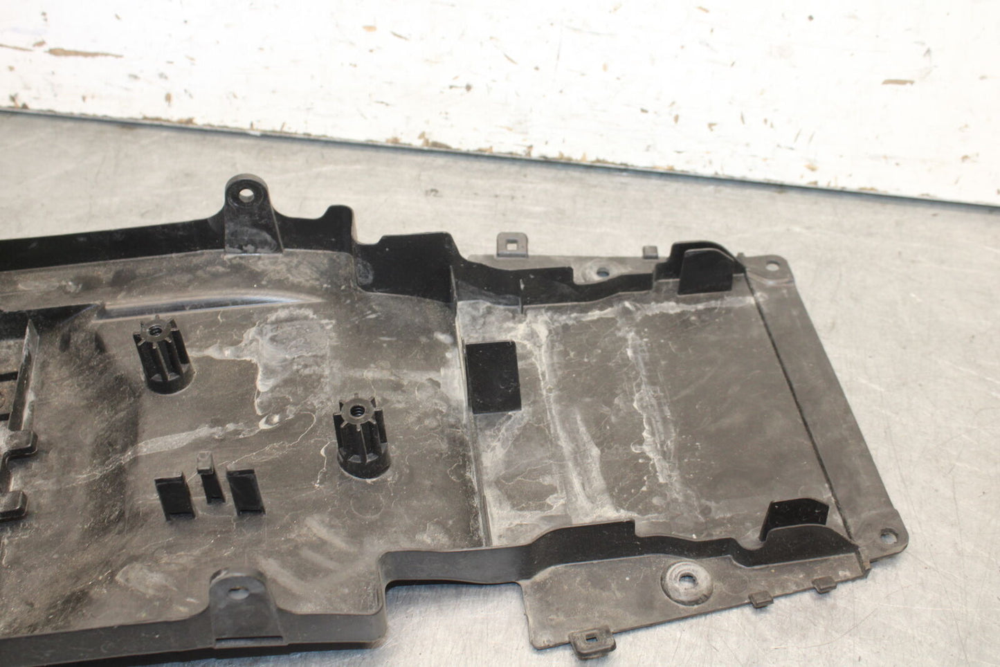 09-12 KAWASAKI NINJA ZX6R REAR BACK TAIL UNDERTAIL BATTERY TRAY PLASTIC BB698