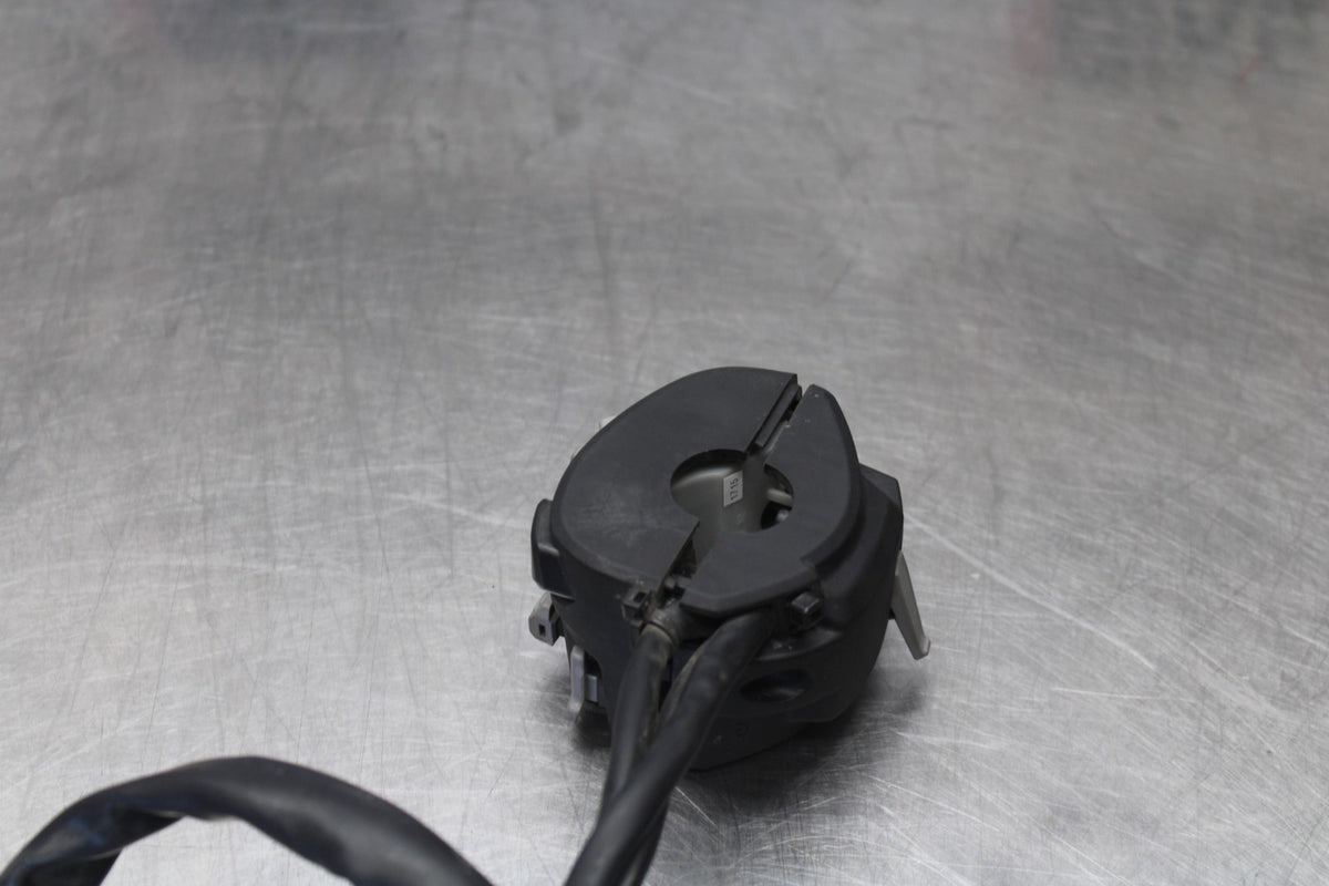 25 KAWASAKI Z900 LEFT CLIP ON HANDLE HORN SIGNALS SWITCH SWITCHES BB928