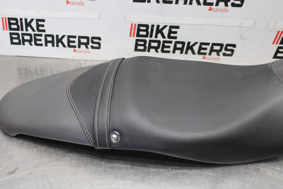 12 TRIUMPH STREET TRIPLE R FRONT REAR SEAT SADDLE BB914
