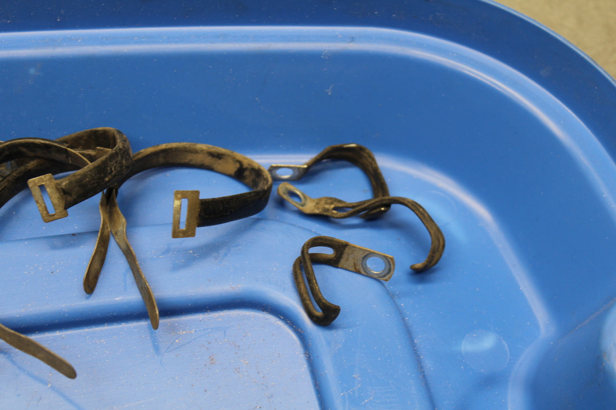 78 SUZUKI GS550E MOUNTING BOLTS HARDWARE MOTOR SCREWS BB133