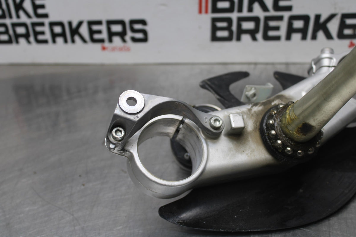 13 YAMAHA YZF R1 FRONT FORKS CLAMP LOWER TRIPLE TREE STEM BB781
