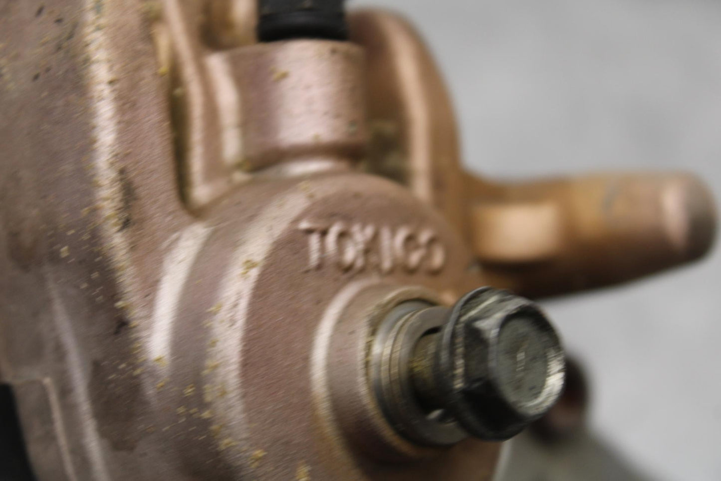 03-04 KAWASAKI NINJA ZX6RR REAR BACK BRAKE CALIPER W MOUNT BRACKET BB105