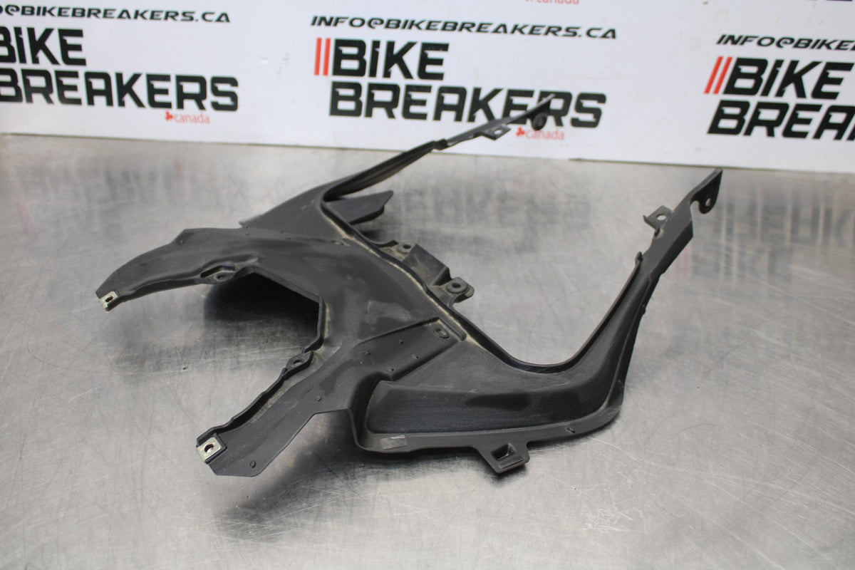 21-23 KAWASAKI NINJA ZX6R CENTER REAR BACK TAIL FAIRING COWL BB179