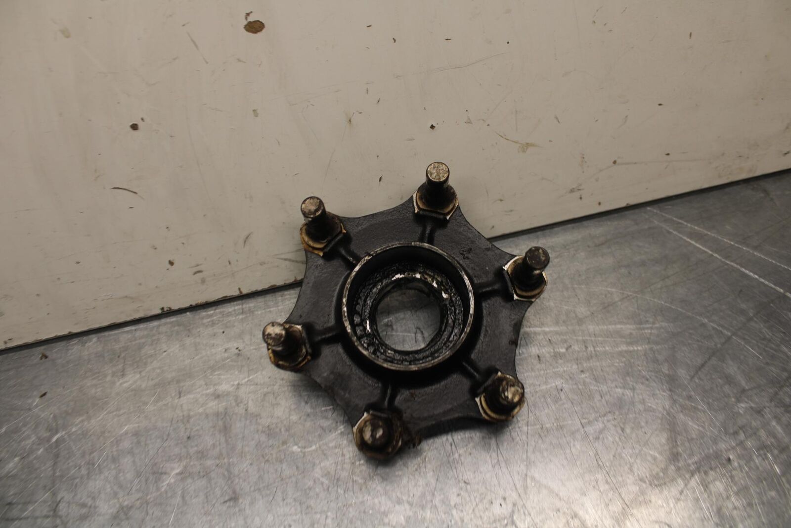 1983 Honda V45 Magna VF750C REAR HUB WHEEL BB91