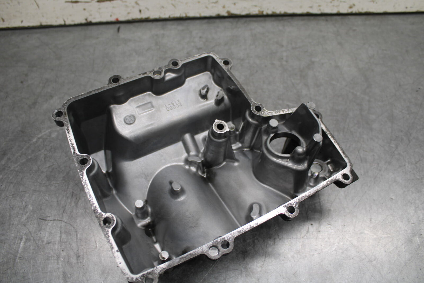 06 YAMAHA YZF R6 ENGINE MOTOR BOTTOM OIL PAN COVER BB716