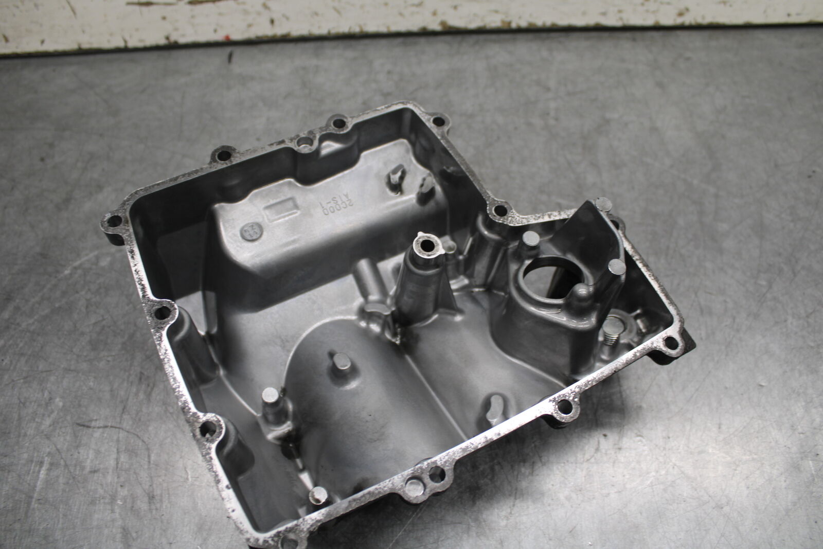06 YAMAHA YZF R6 ENGINE MOTOR BOTTOM OIL PAN COVER BB716