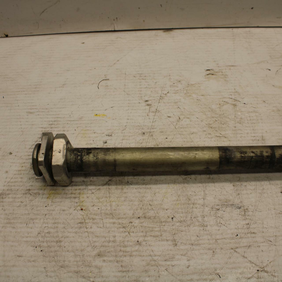 06-07 SUZUKI GSXR600 REAR AXLE BACK WHEEL RIM PIVOT BOLT AXEL BB289