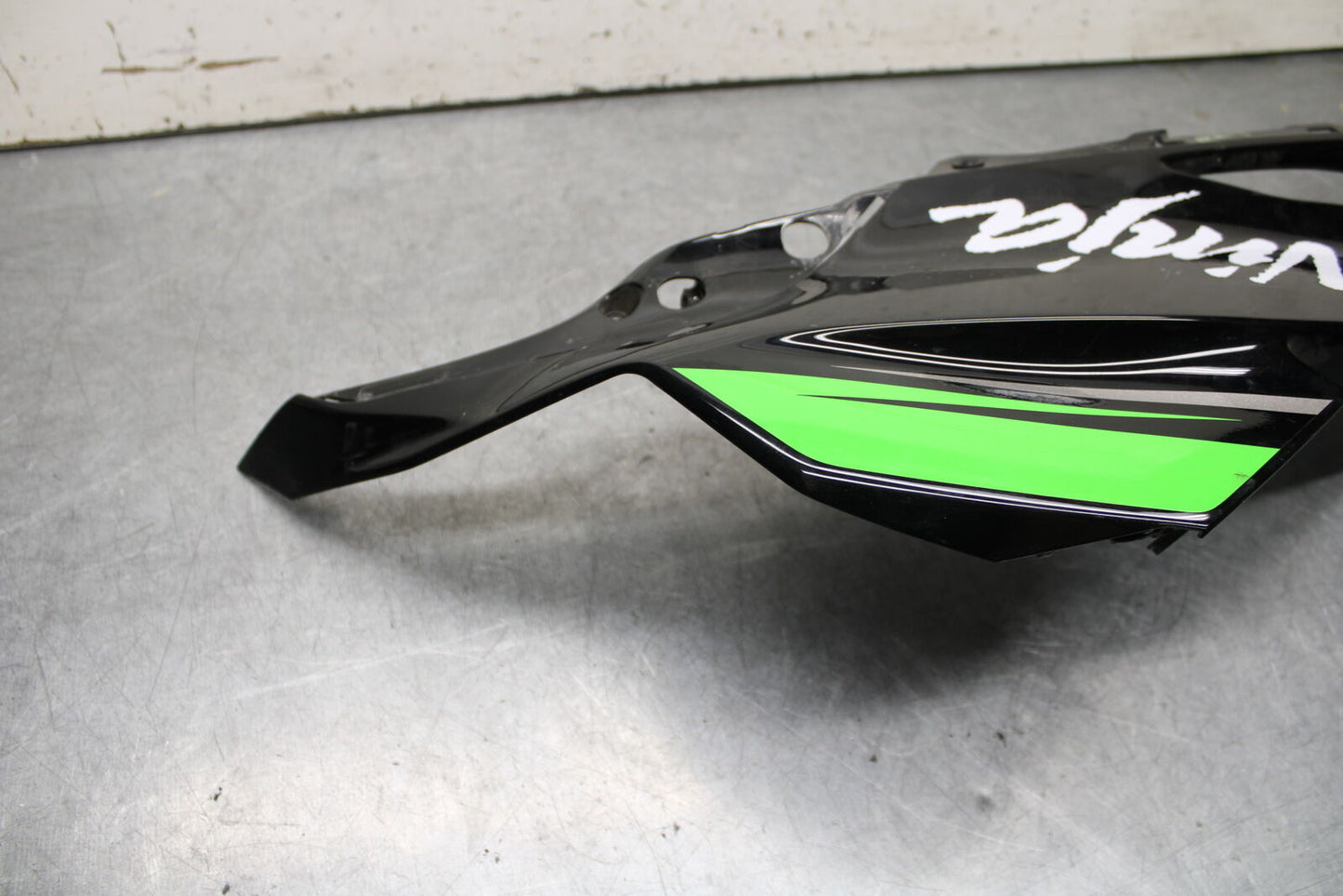 16 KAWASAKI NINJA ZX10R RIGHT FRONT UPPER MID SIDE FAIRING COWL PLASTIC BB650