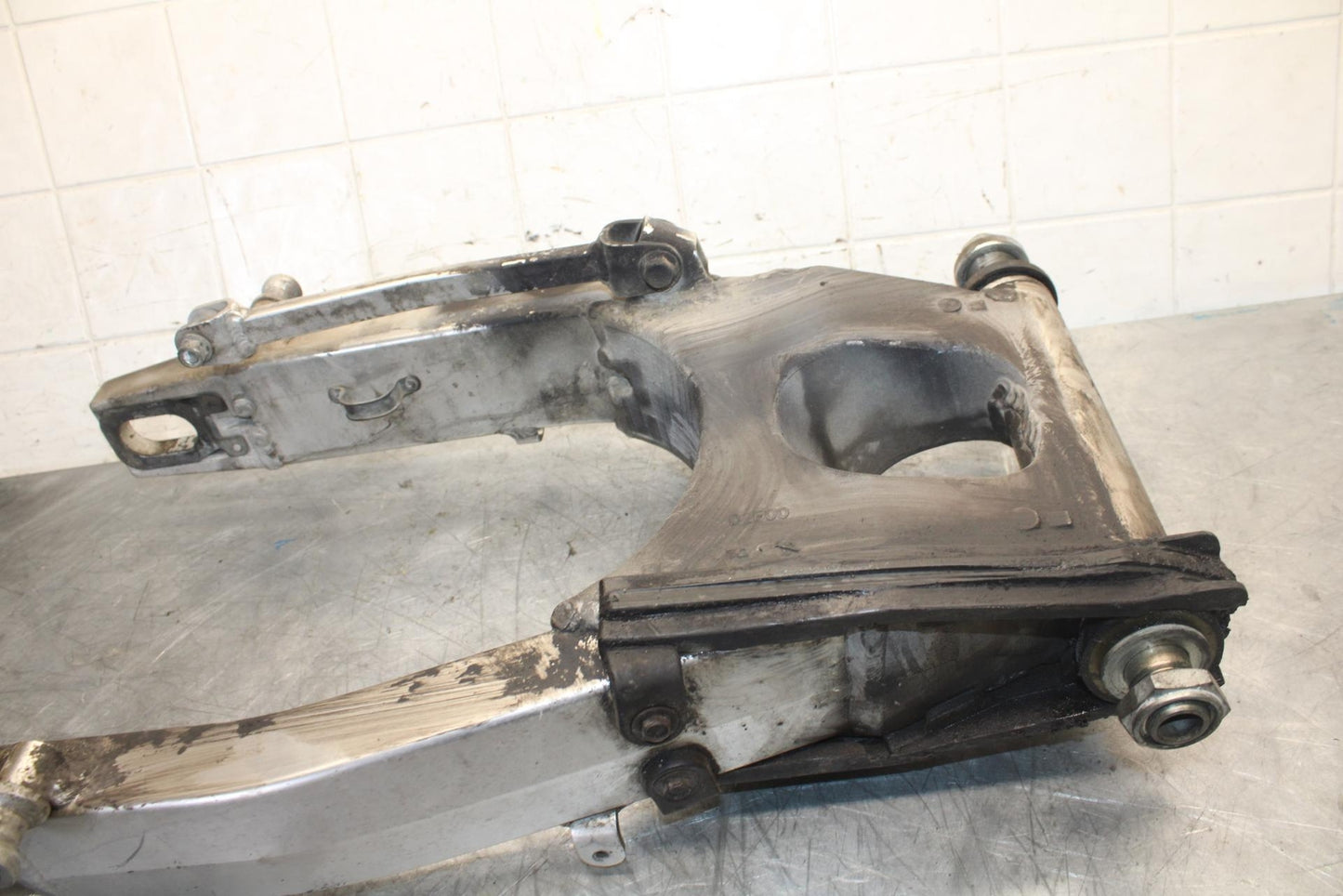 1998 Suzuki TL1000S REAR SWINGARM BACK SUSPENSION SWING ARM BB508