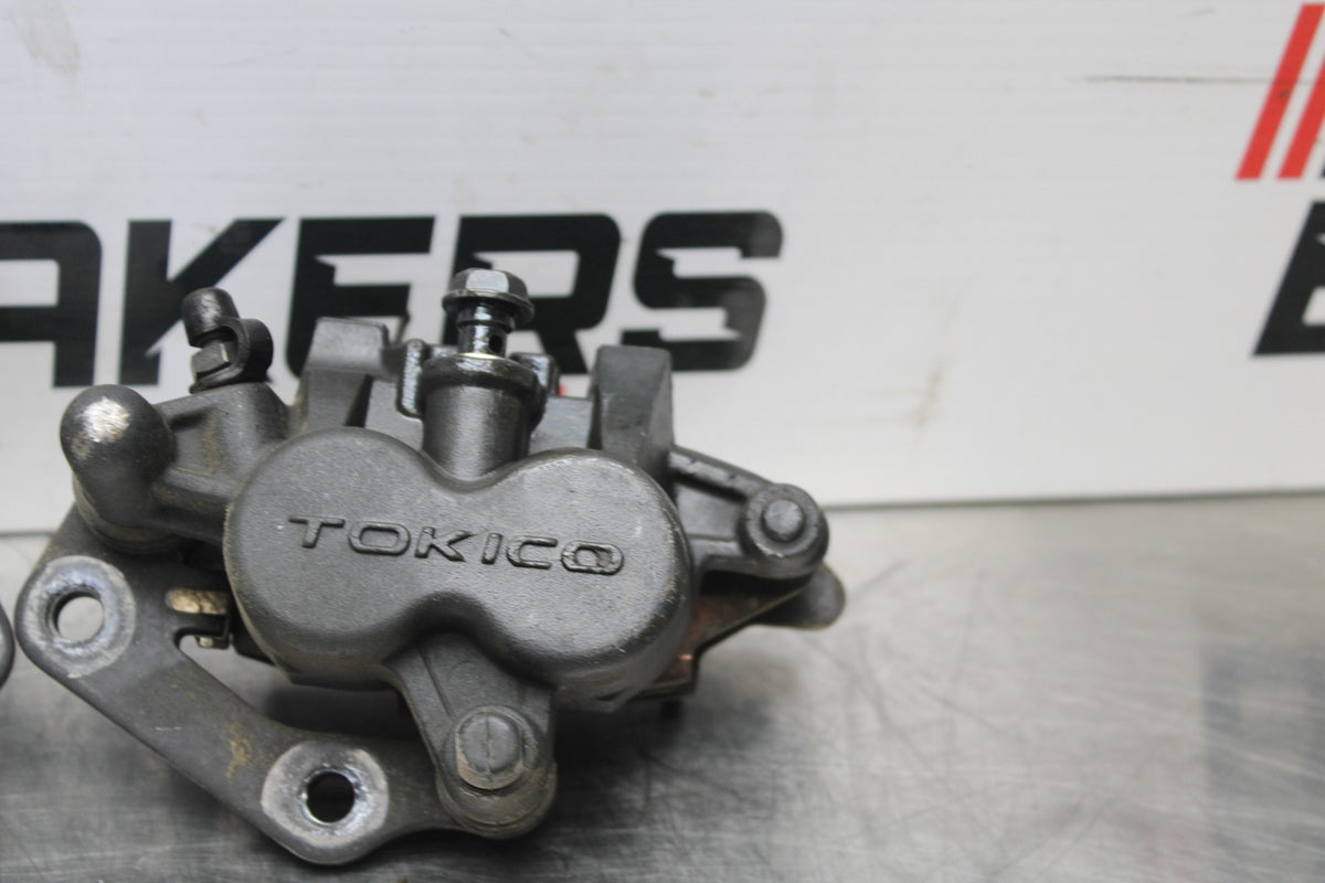 09-10 KAWASAKI ER-6N RIGHT LEFT FRONT BRAKE CALIPER SET PAIR CALIPERS BB205