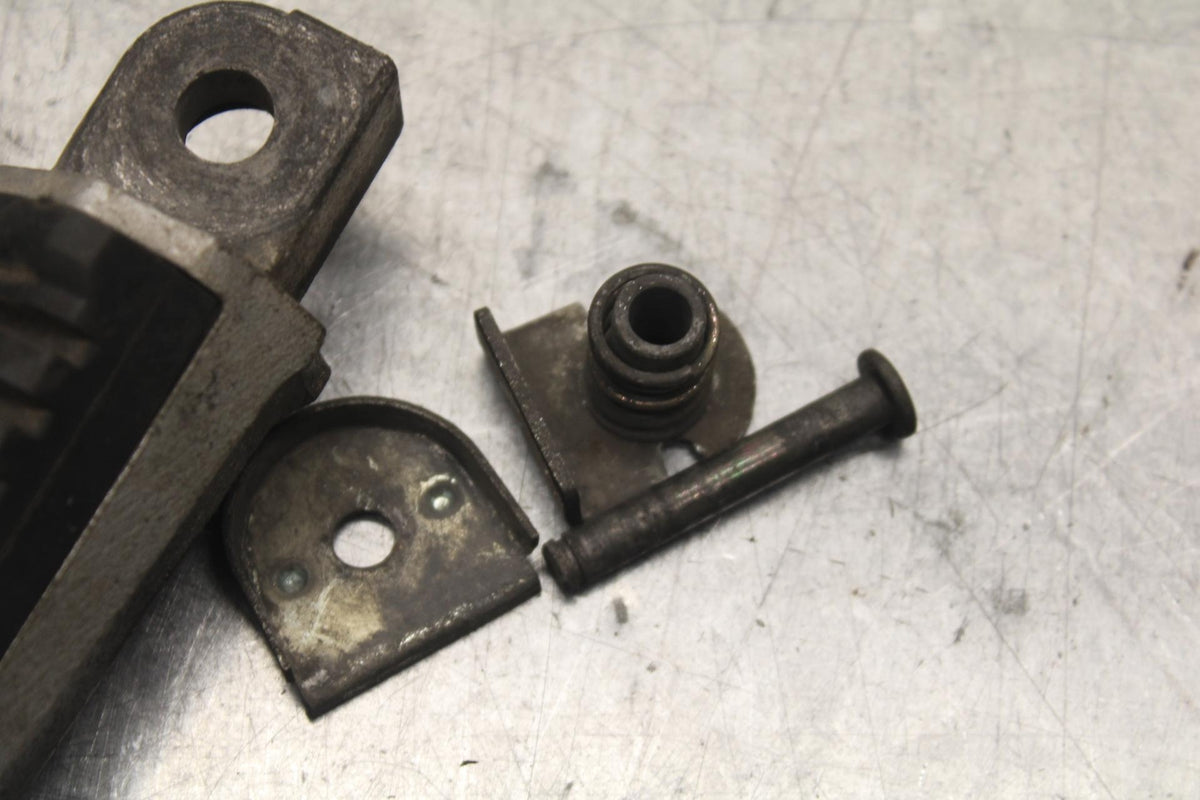 84-86 KAWASAKI GPZ900 REAR BACK PASSENGER PEG SET PAIR BB84