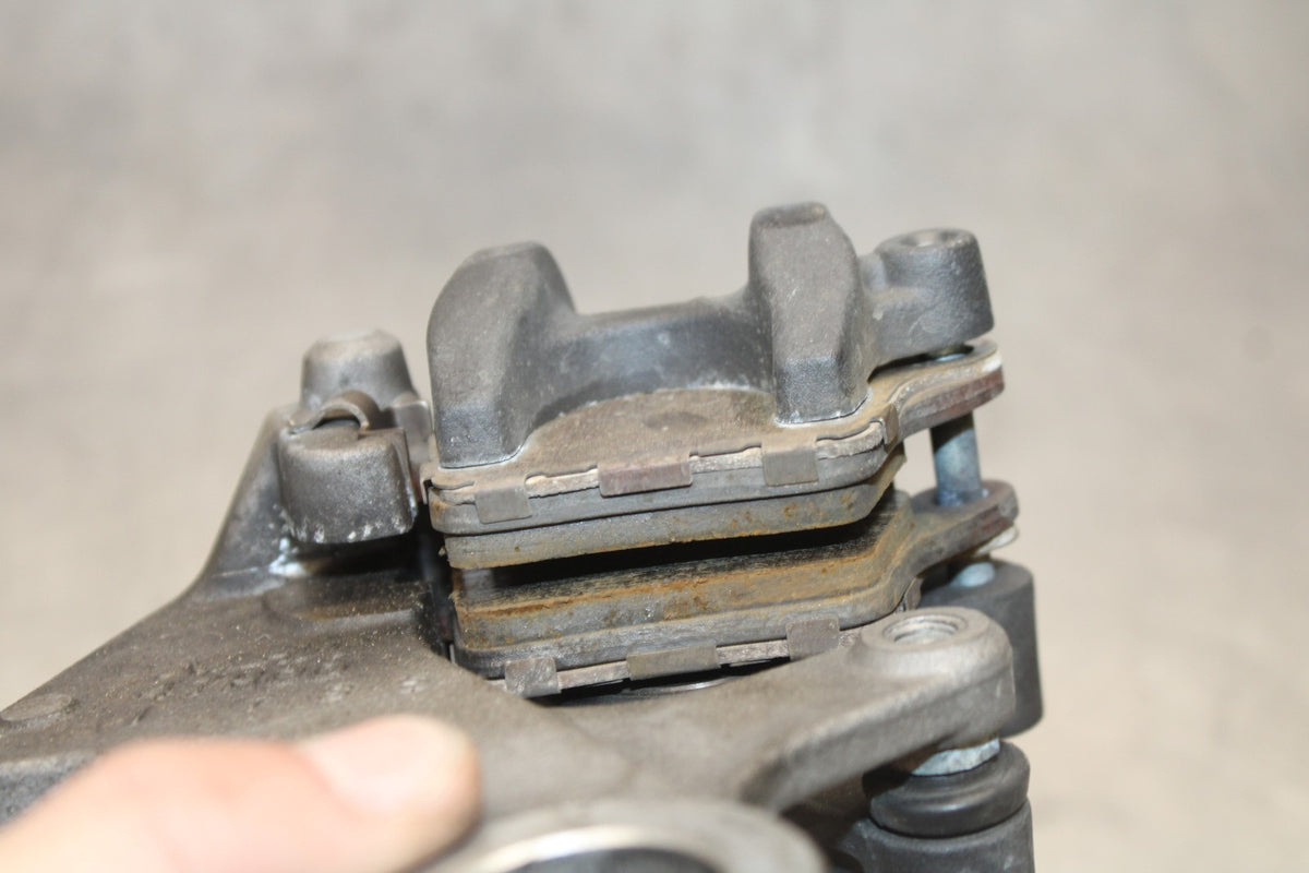 18 SUZUKI GSXR750 REAR BACK BRAKE CALIPER W MOUNT BRACKET BB891