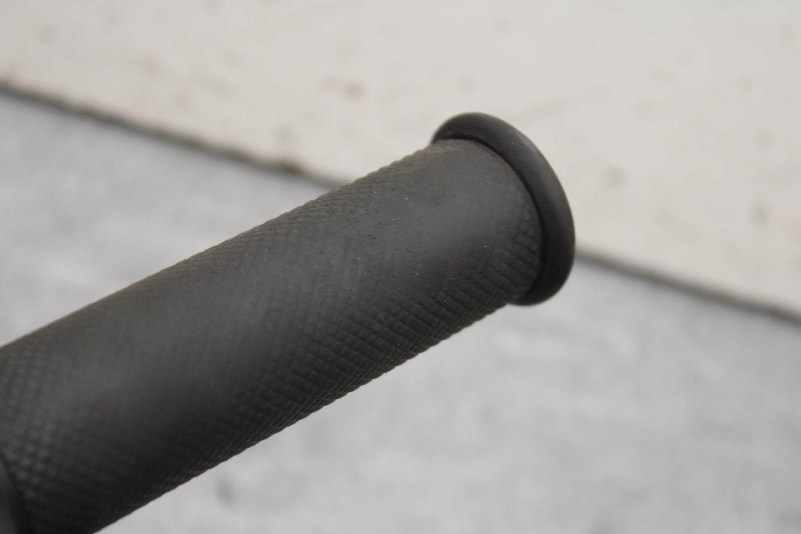 16-18 KTM 690 DUKE LEFT CLIPON HANDLEBAR GRIP BB631