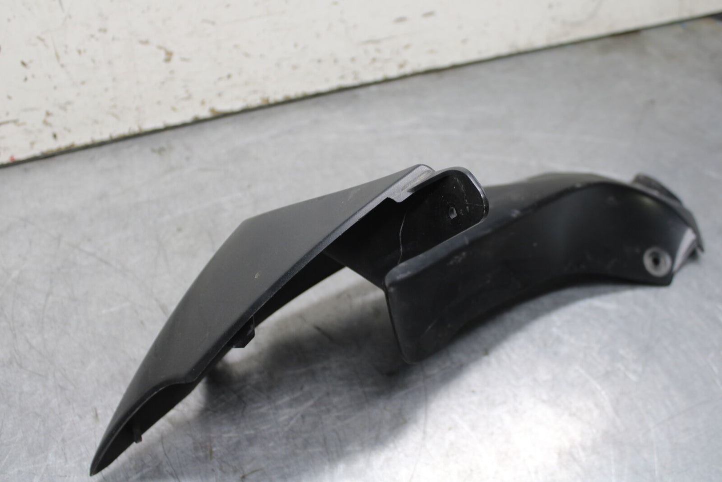 08-10 SUZUKI GSXR 600  RIGHT FRONT UPPER MID SIDE FAIRING COWL PLASTIC BB630