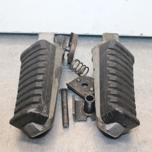 84-86 KAWASAKI GPZ900 REAR BACK PASSENGER PEG SET PAIR BB84