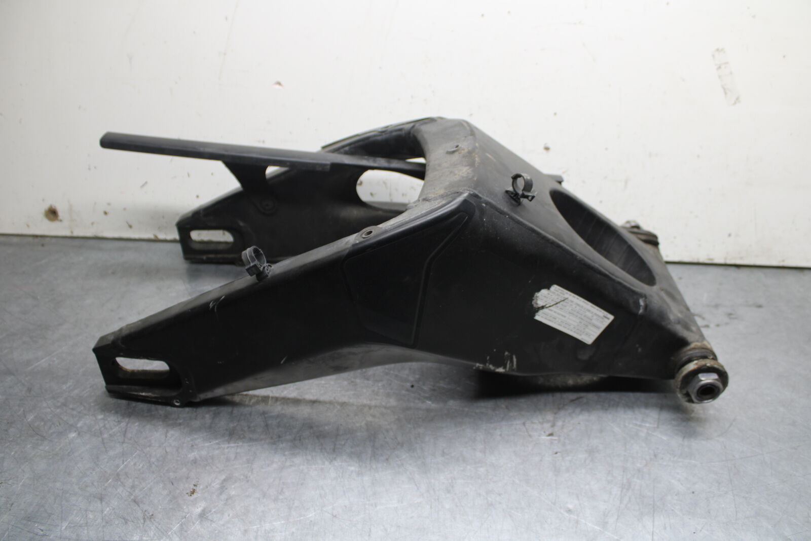 06 YAMAHA YZF R6 REAR SWINGARM BACK SUSPENSION SWING ARM BB716