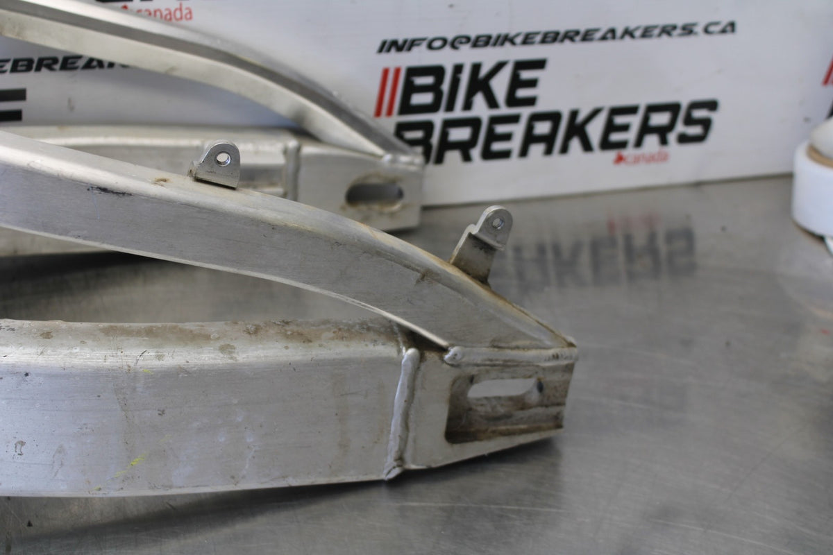 01 HONDA CBR900RR REAR SWINGARM BACK SUSPENSION SWING ARM BB00