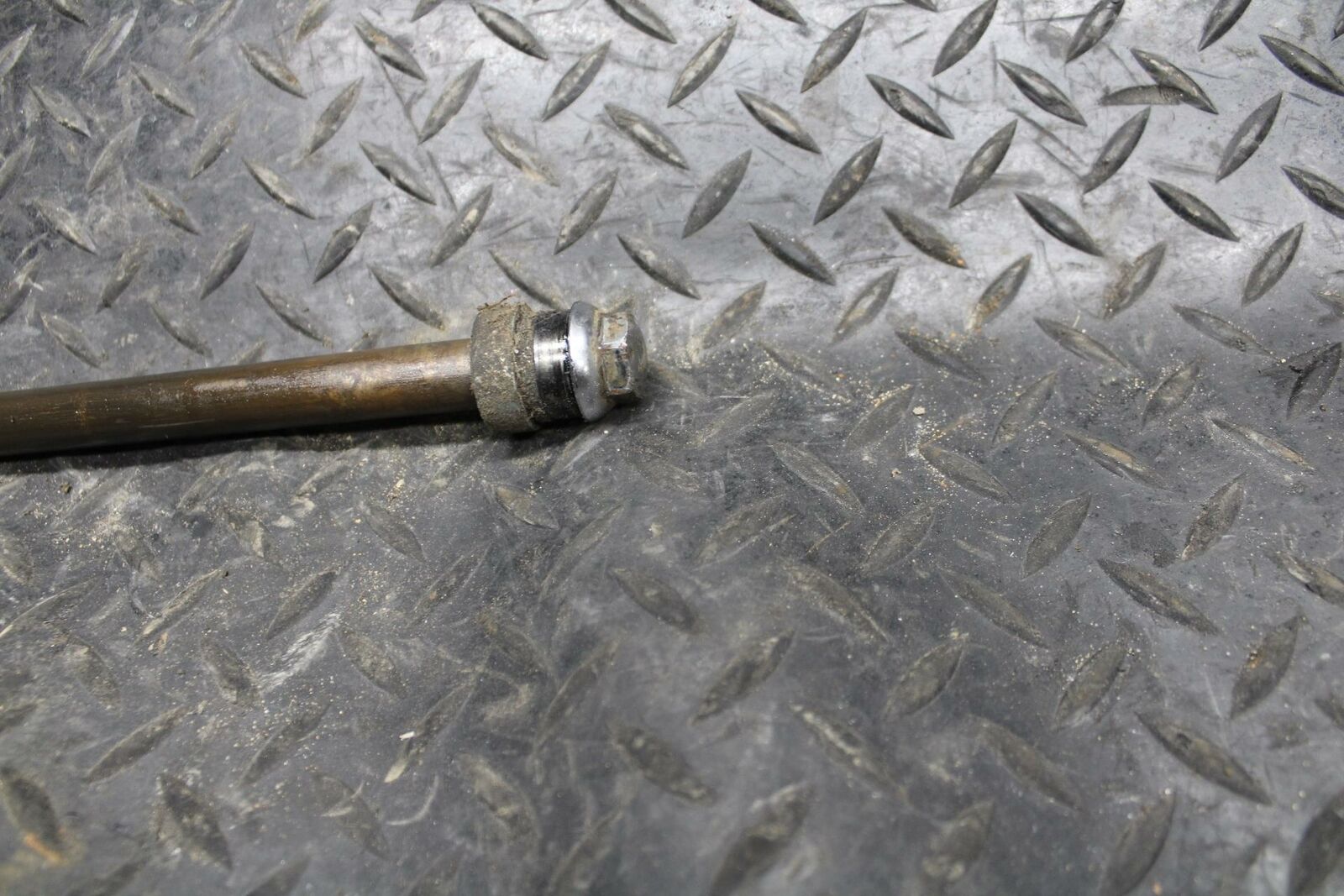 84-85 YAMAHA VIRAGO 1000 FRONT WHEEL RIM AXLE PIVOT BOLT BB173