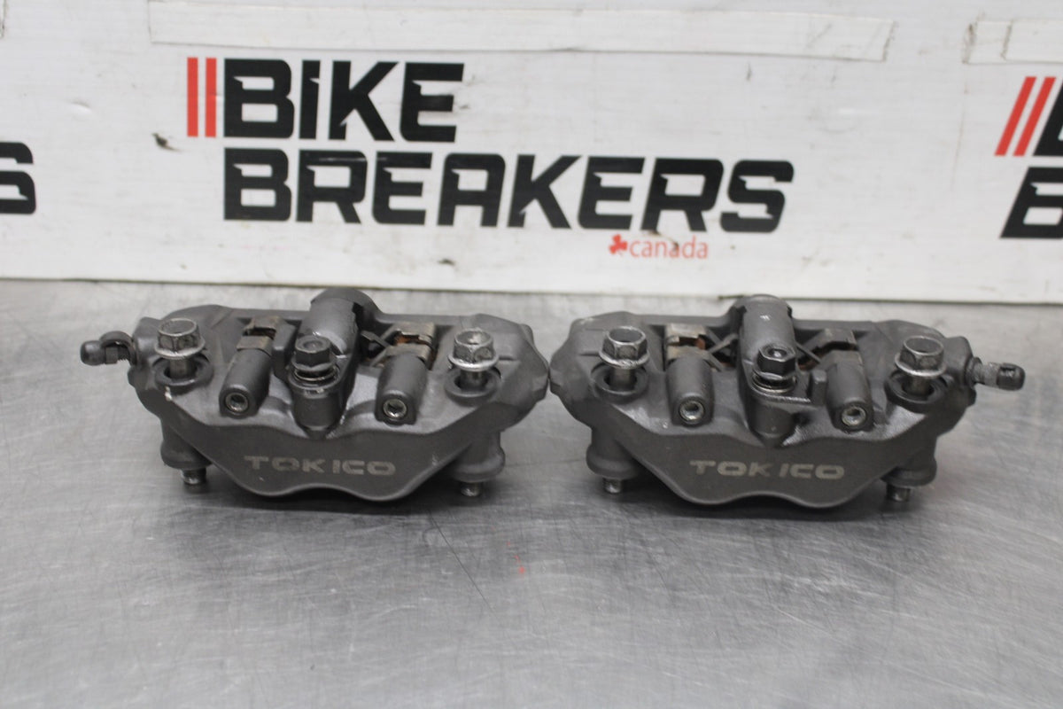 05-06 HONDA CBR600RR RIGHT LEFT FRONT BRAKE CALIPER SET PAIR CALIPERS BB945