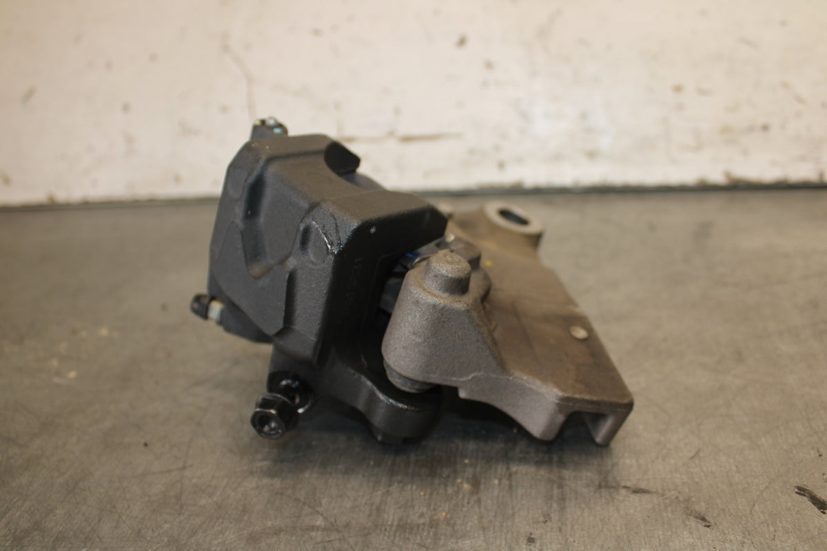 13-15 HONDA CBR500R REAR BACK BRAKE CALIPER W MOUNT BRACKET 43150-MGZ-J01 BB704