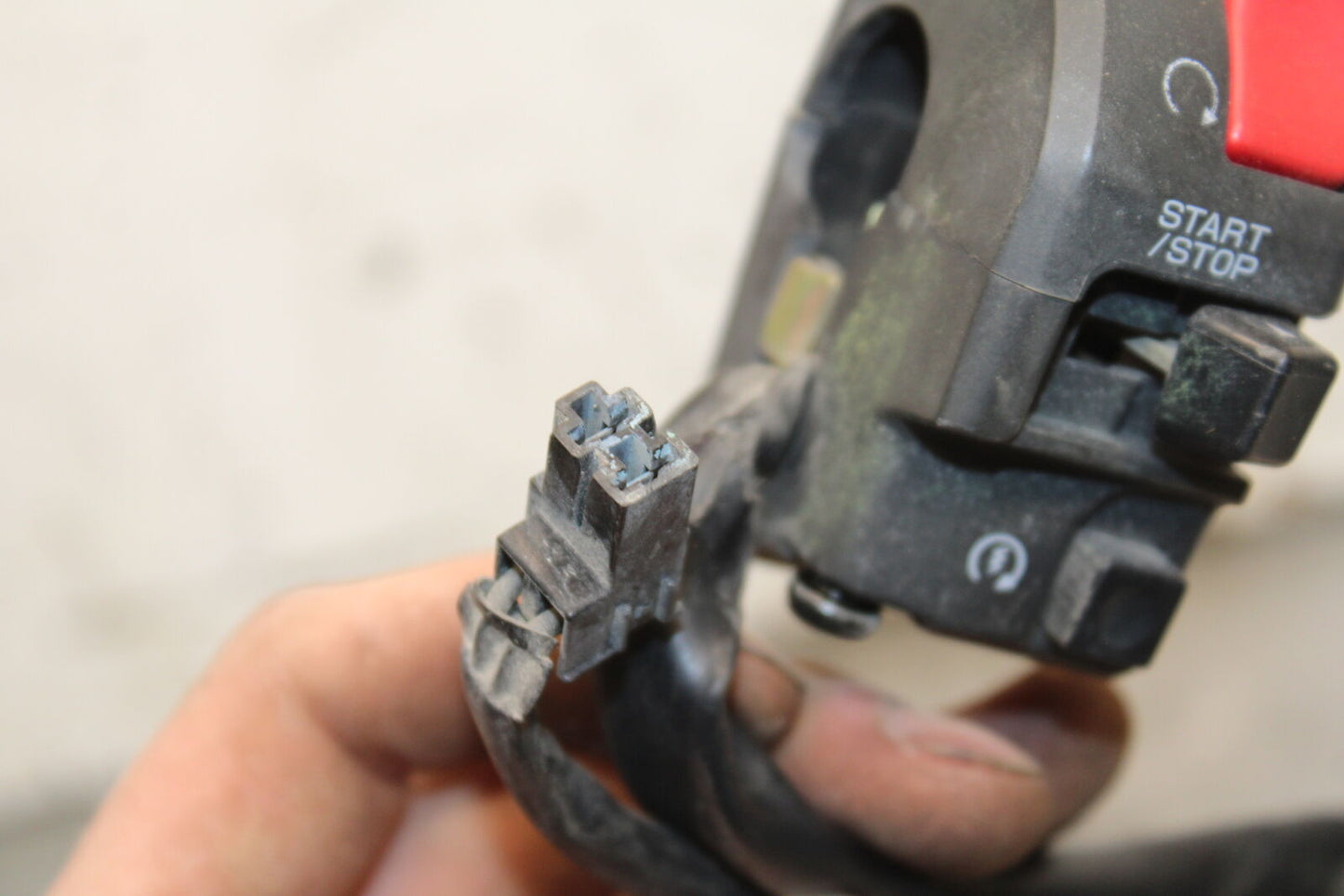 06-07 KAWASAKI NINJA ZX10R RIGHT CLIP ON KILL OFF START SWITCH SWITCHES  BB115