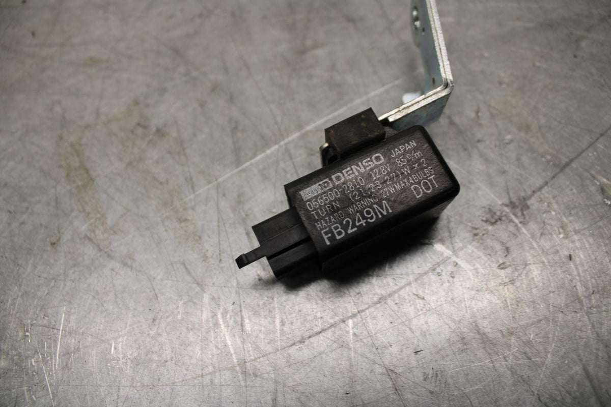 07-08 KAWASAKI CONCOURS 1400 ABS TURN SIGNAL BLINKER RELAY FLASHER SWITCH BB449