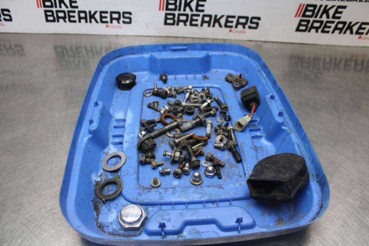 03 KAWASAKI VULCAN 1600 MOUNTING BOLTS HARDWARE SCREWS BB865