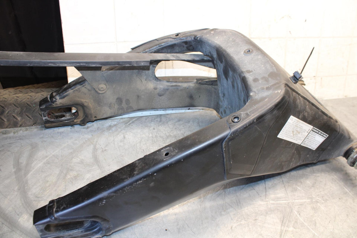 2009 Yamaha YZF R6 REAR SWINGARM BACK SUSPENSION SWING ARM 13S-22110-00-00 BB532