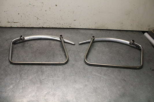 99-00 YAMAHA V STAR 1100 SADDLEBAG CASE MOUNTING BRACKET MOUNT BB711
