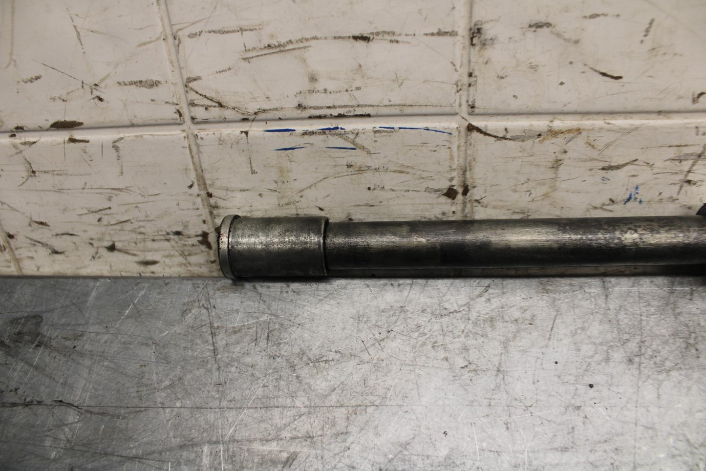 2001 Kawasaki Ninja ZX6 ZX600E FRONT WHEEL RIM AXLE PIVOT BOLT BB547