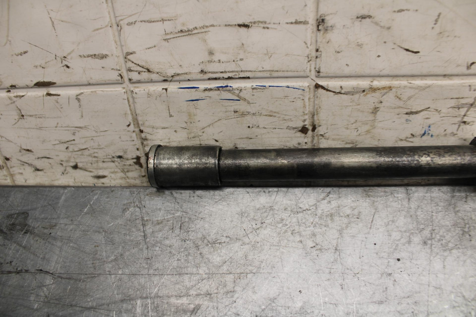 2001 Kawasaki Ninja ZX6 ZX600E FRONT WHEEL RIM AXLE PIVOT BOLT BB547