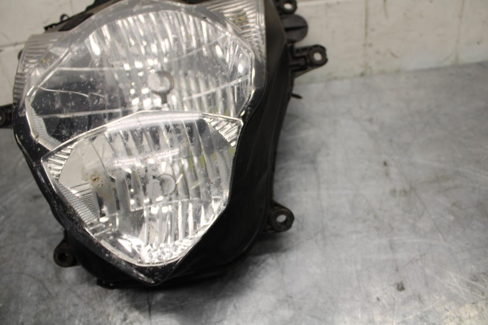 13 SUZUKI GSXR750 FRONT HEADLIGHT HEAD LIGHT LAMP BB474
