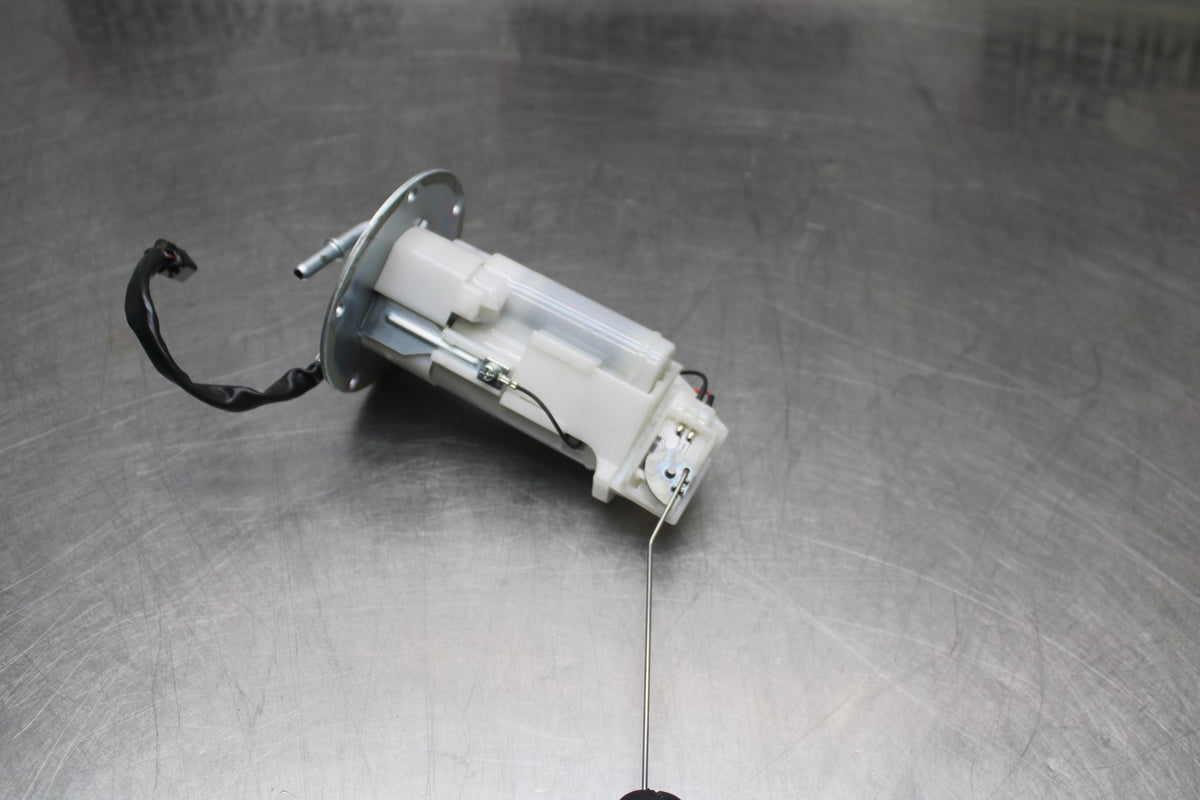 18-26 KAWASAKI Z400 FUEL PUMP GAS PETROL SENDER UNIT BB852