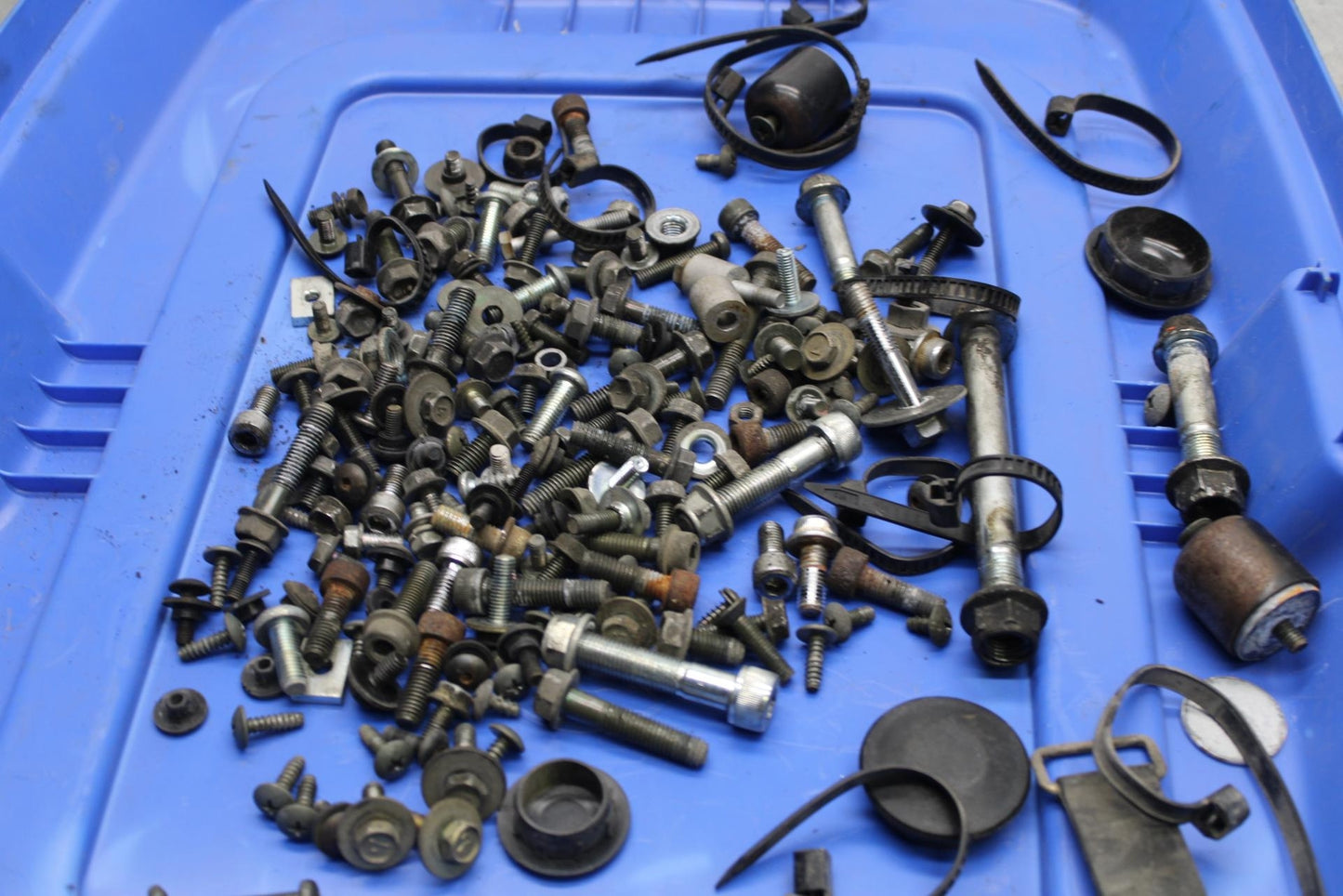 1995 Suzuki RF600R MISCELLANEOUS MOUNTING BOLTS HARDWARE MOTOR  BB615