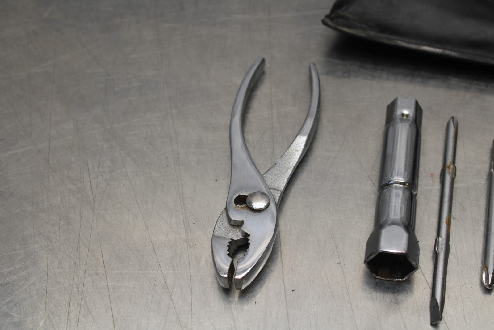 03-08 KAWASAKI VULCAN 1600 STOCK TOOLS OEM TOOL BAG KIT SET BB196