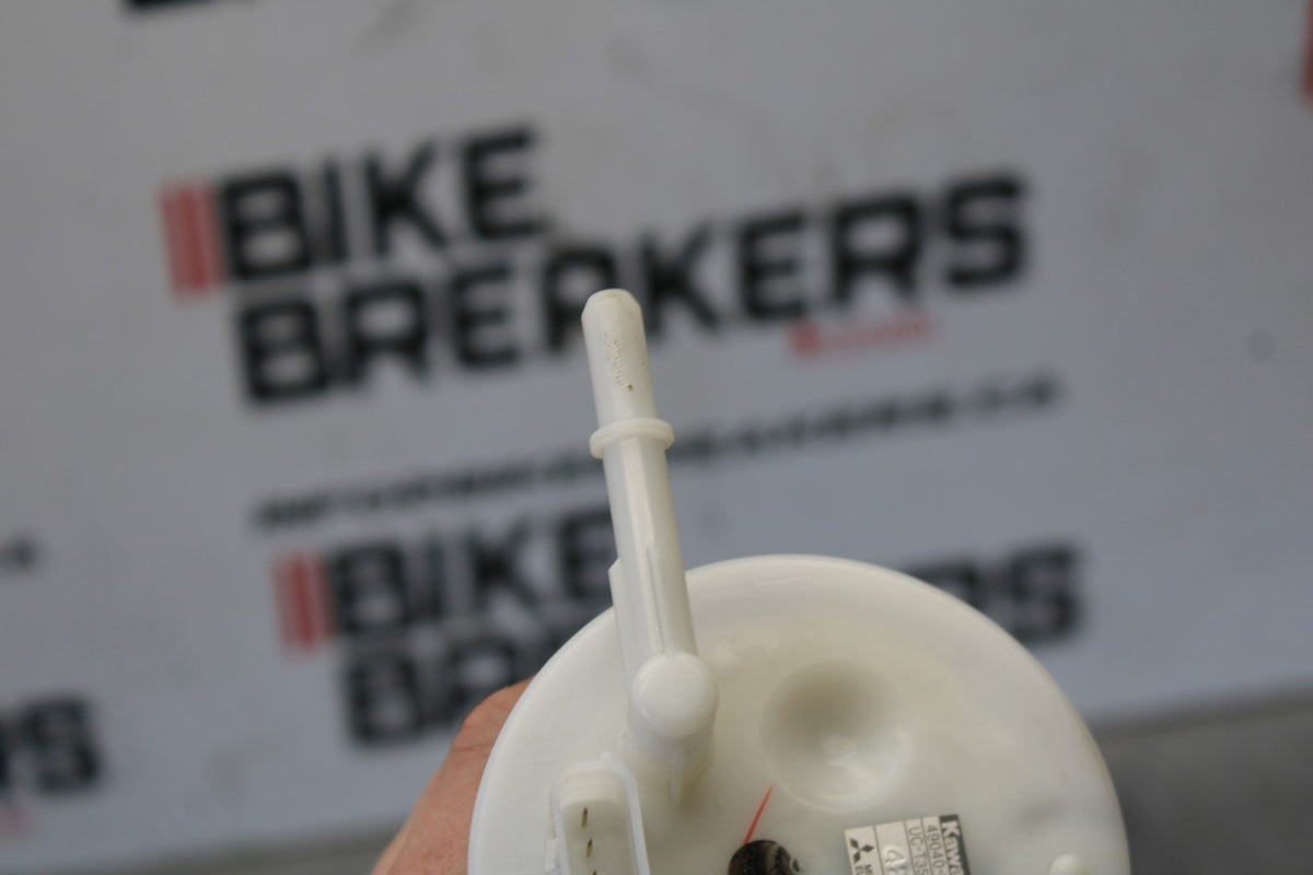 24-25 KAWASAKI ELIMINATOR 450 FUEL GAS PUMP BB869