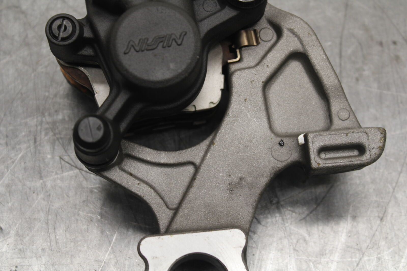 13 SUZUKI GSXR750 REAR BACK BRAKE CALIPER W MOUNT BRACKET BB110