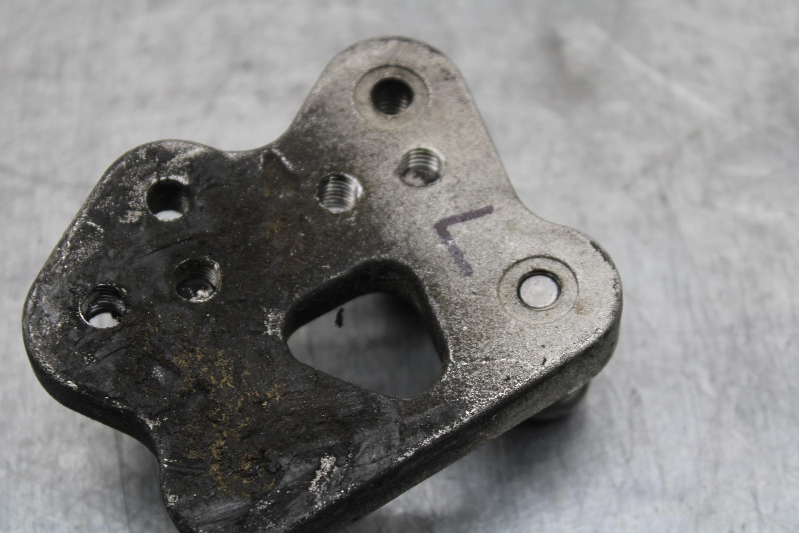06-07 SUZUKI GSXR 600 LEFT REARSET REAR SET DRIVER FOOT PEG REST STOP BB104