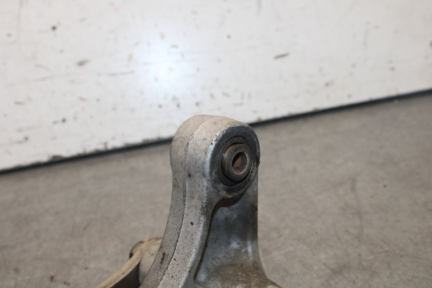 05-06 SUZUKI GSXR1000 REAR DOGBONE SHOCK LINKAGE LINK 62600-41810 BB663