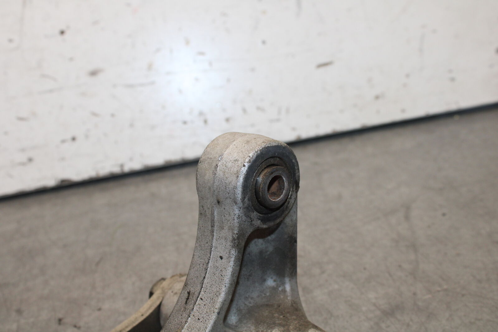 05-06 SUZUKI GSXR1000 REAR DOGBONE SHOCK LINKAGE LINK 62600-41810 BB663