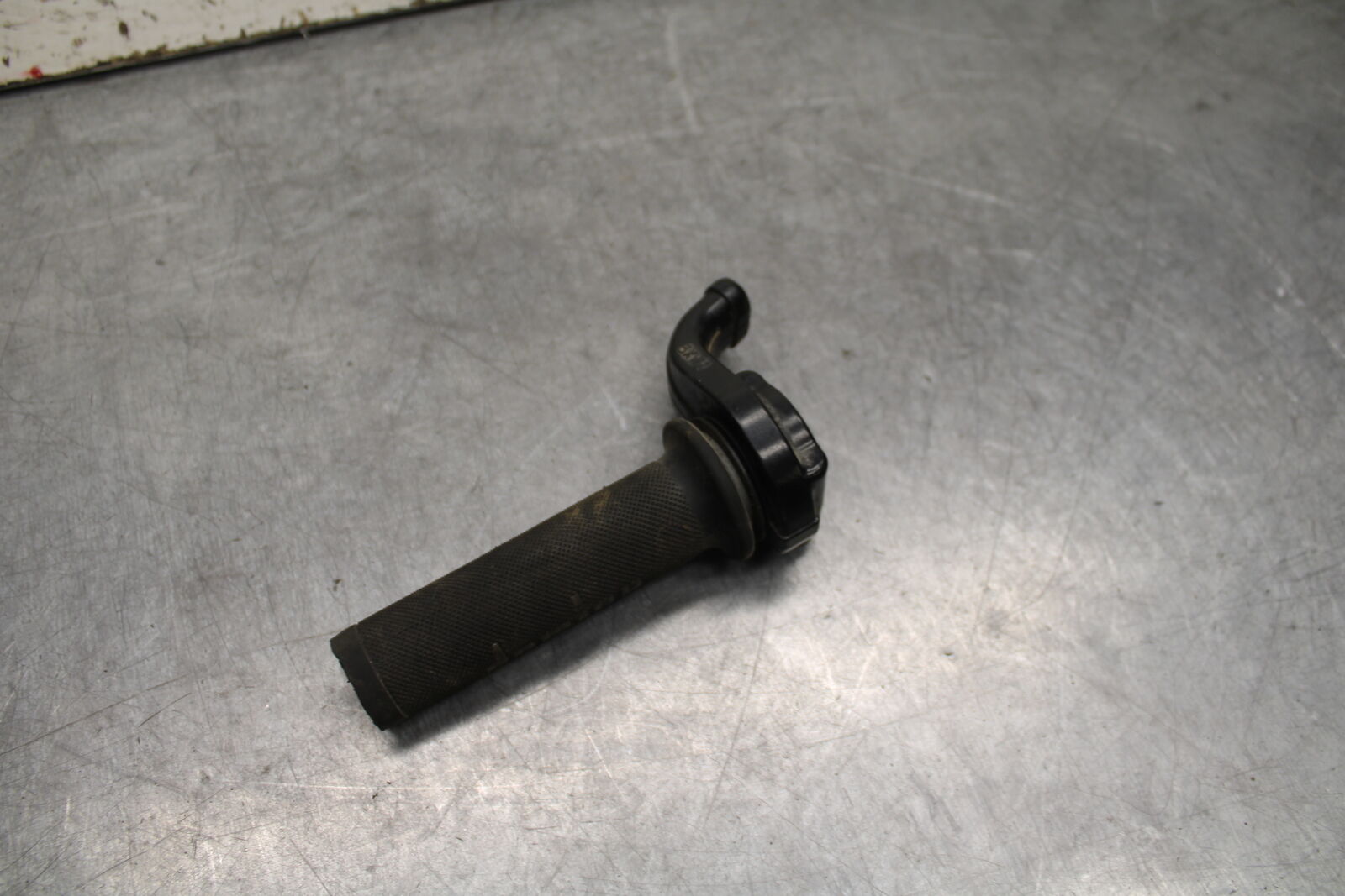 07-08 YAMAHA YZF R1 THROTTLE CABLE LINE HOUSING GUIDE BB724
