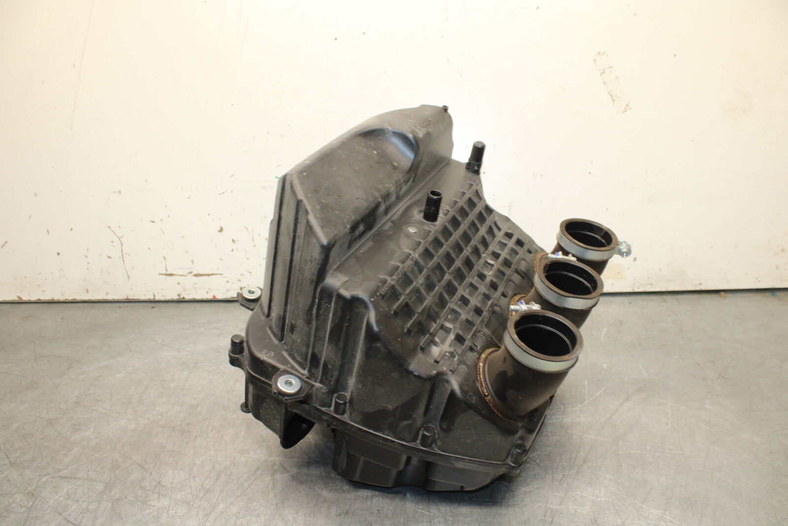 22-24 YAMAHA XSR900 AIRBOX AIR INTAKE FILTER BOX BB710