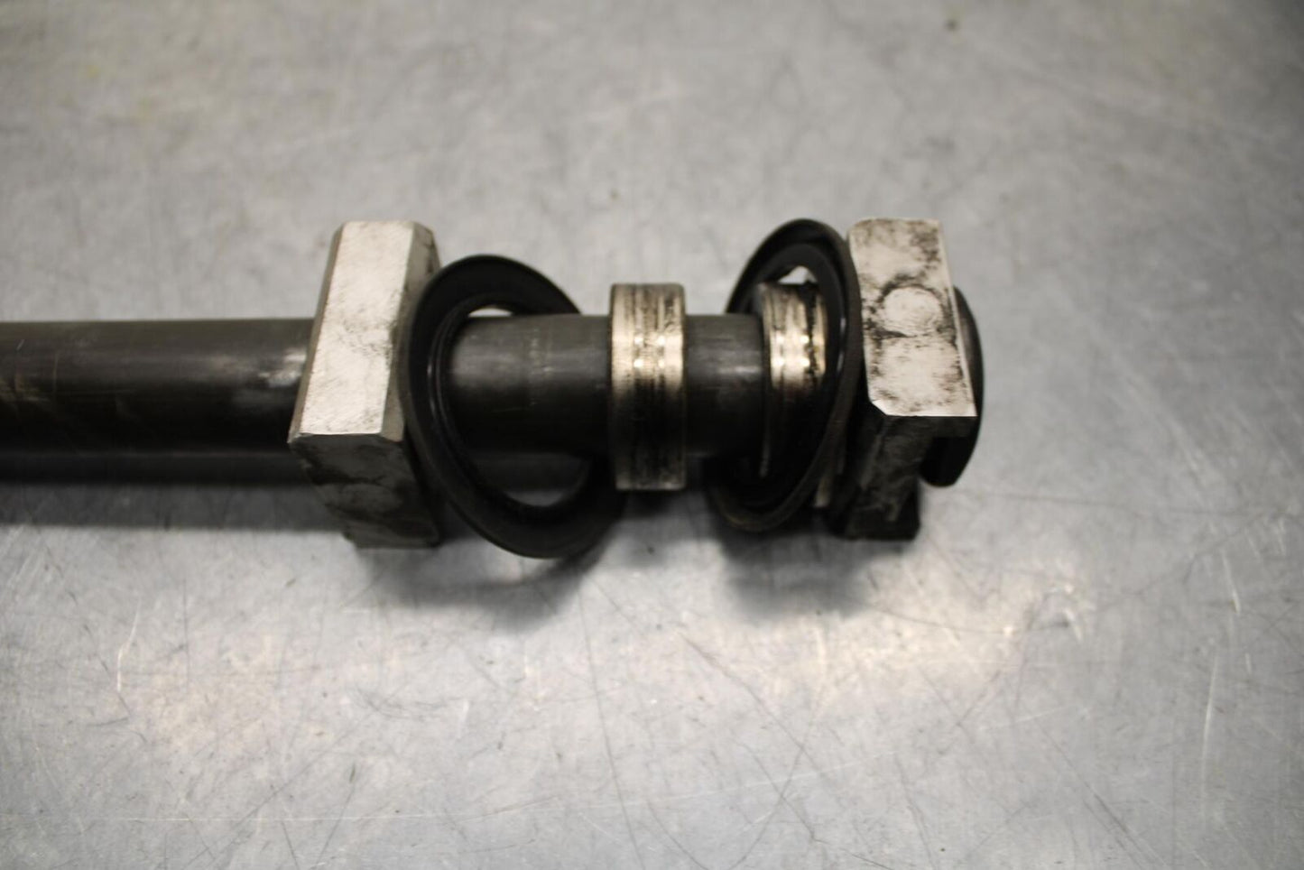 2005 Yamaha YZF R6 REAR AXLE BACK WHEEL RIM PIVOT BOLT AXEL 5SL-25381-00-00 BB62