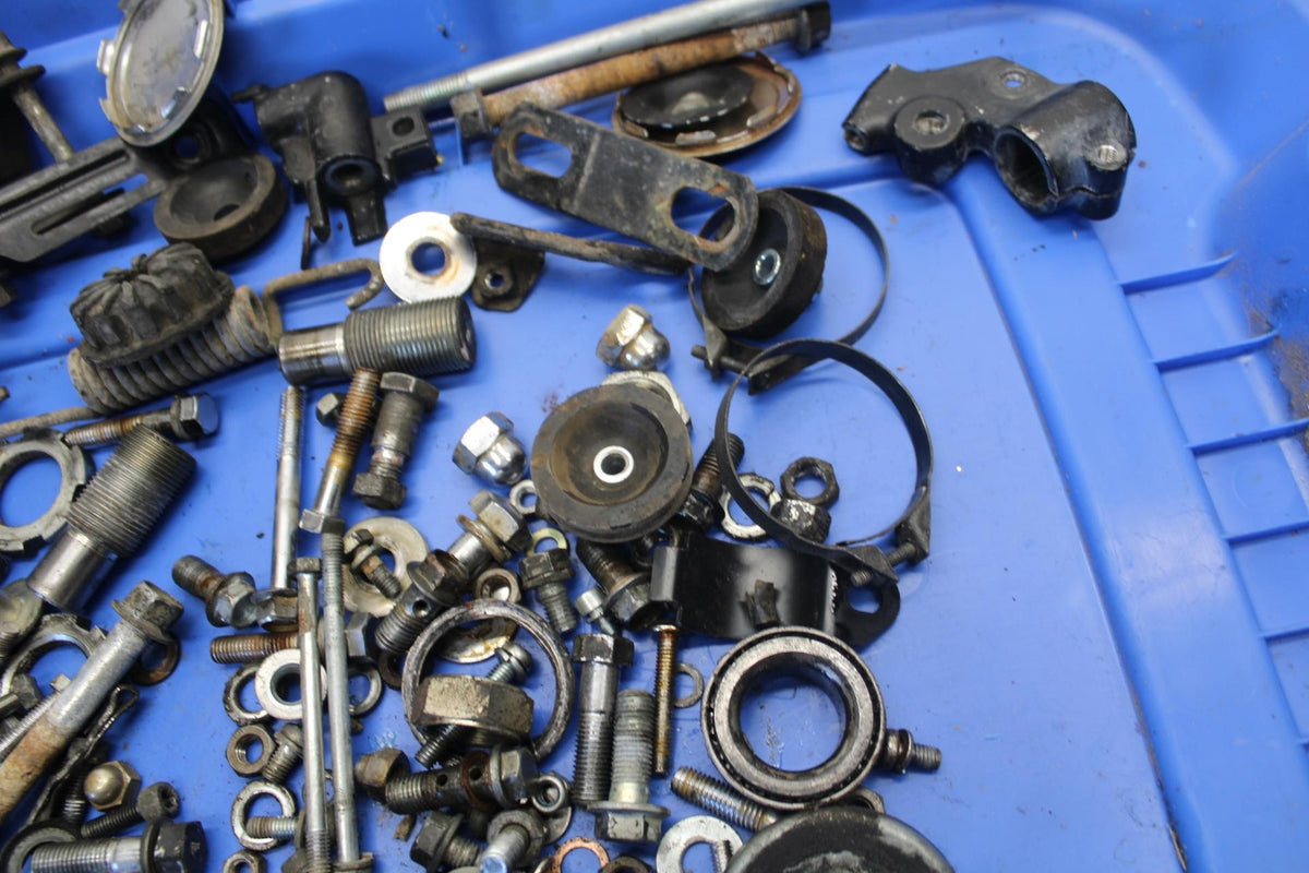 1979 Yamaha XS1100S Special LEFTOVER MOUNTING BOLTS HARDWARE SCREWS BB510