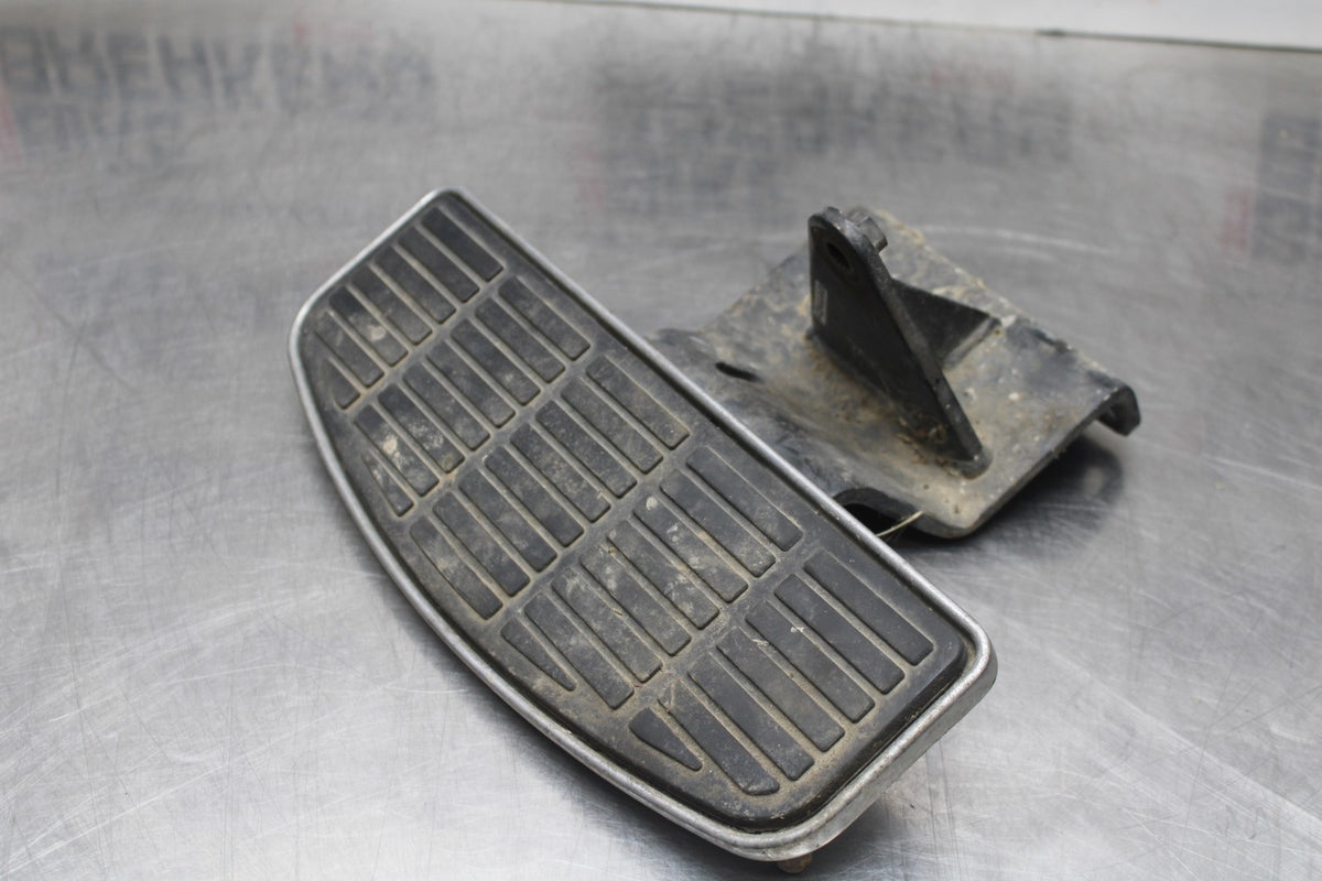05-09 SUZUKI BOULEVARD C90 LEFT FRONT FOOT REST PEG STEP BB791