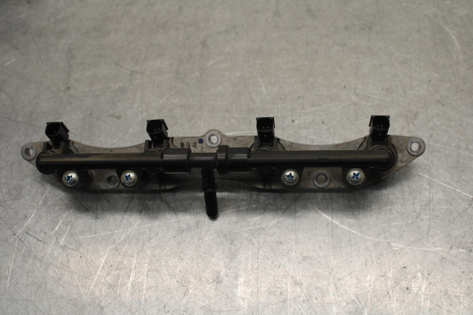 09-12 KAWASAKI NINJA ZX6R SECONDARY FUEL INJECTORS TOP AIRBOX GAS RAIL BB640