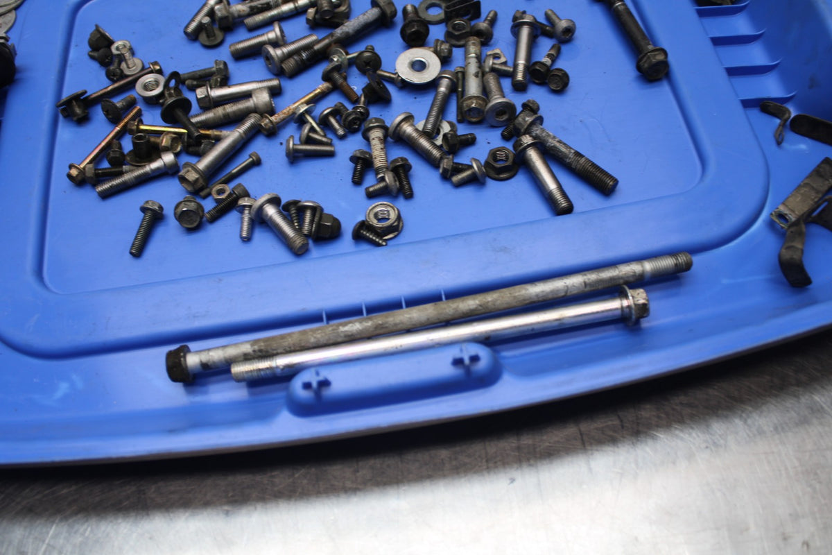 06 KAWASAKI Z750 BOLTS HARDWARE MOTOR SCREWS BB837