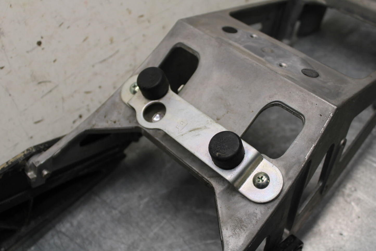 06-07 SUZUKI GSXR750 REAR SUBFRAME SUB FRAME 41211-01H00-YAP 41231-41G10 BB670