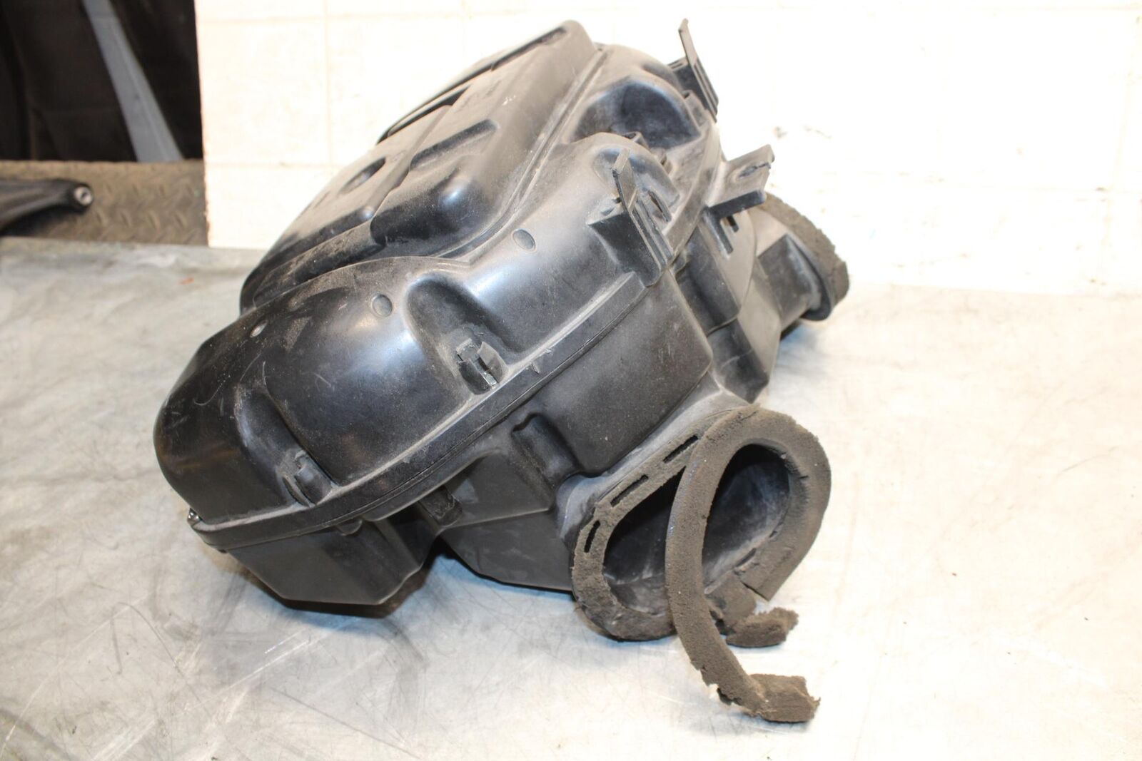2007 Suzuki GSXR750 AIRBOX AIR INTAKE FILTER BOX 13700-02H03 BB546
